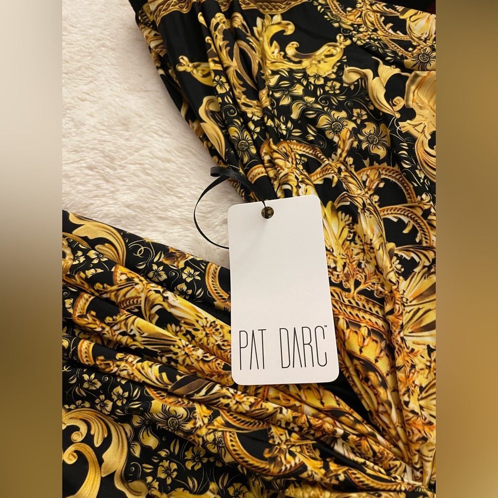Baroque print dress size small (it can fit a size medium) Brand new with tag on - Picture 3 of 3